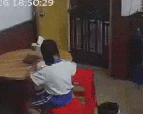 深圳虐童视频发布者：视频从App下载<strong></p>
<p>币安app官网下载</strong>，事发家庭装有监控~