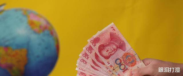 我们称美国货币为“美元”<strong></p>
<p>人们币</strong>，人民币出国后，在国外叫什么？