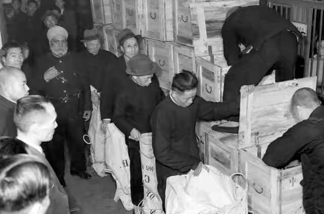 老照片：1948年老上海的通货膨胀有多严重<strong></p>
<p>民国法币购买力</strong>？100元仅能买四粒大米