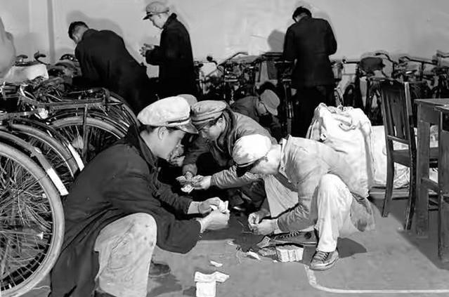 老照片：1948年老上海的通货膨胀有多严重<strong></p>
<p>民国法币购买力</strong>？100元仅能买四粒大米