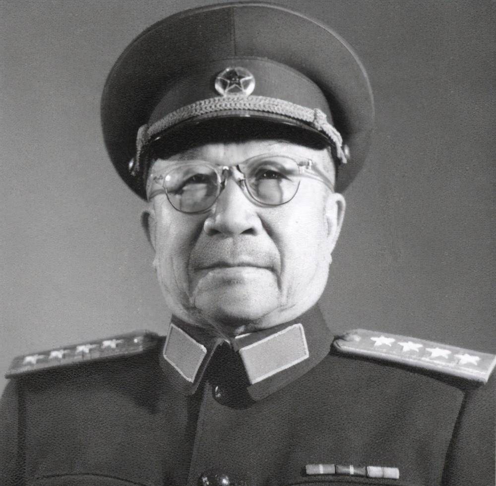 富得流油的新四军<strong></p>
<p>三万法币</strong>，张云逸把师部建在南京城下，叶飞一路杀到上海