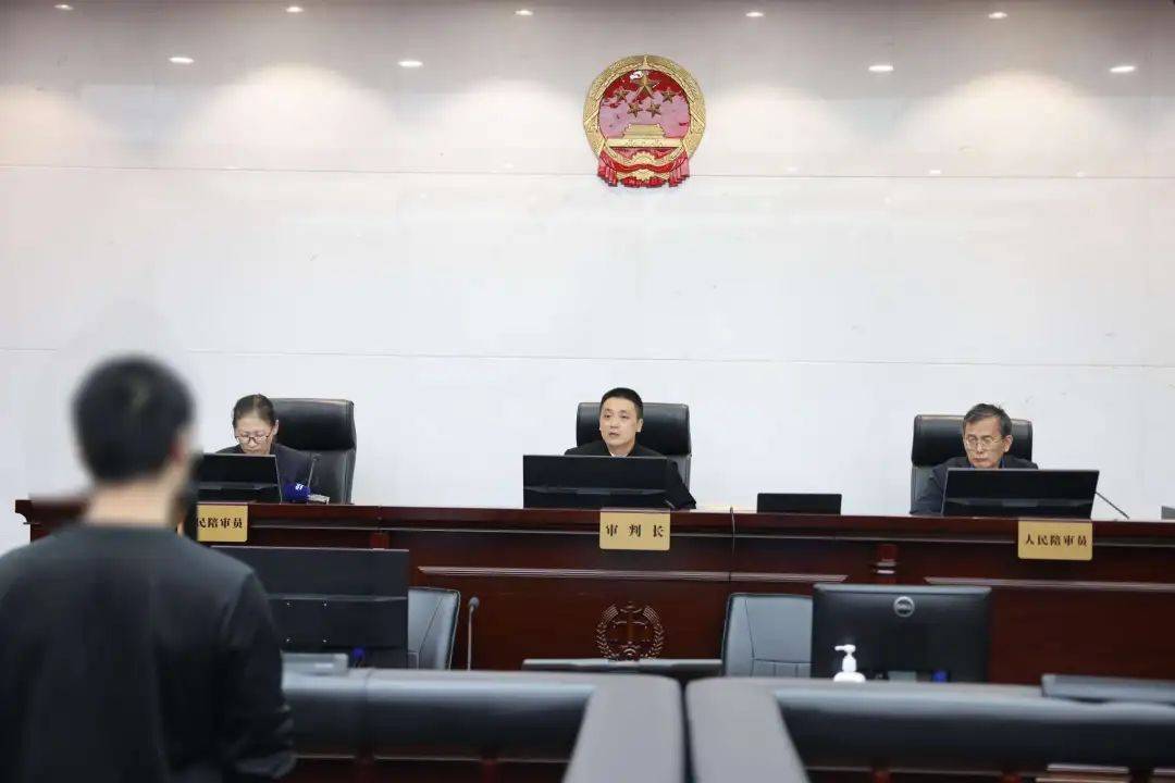交易金额3.89亿元<strong></p>
<p>股票配资</strong>！徐汇区首例股票场外配资非法经营案公开审判