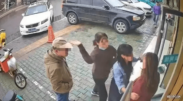 公职夫妻因挪车将女子打骨折<strong></p>
<p>股票与基金</strong>，想40万私了？通报来了