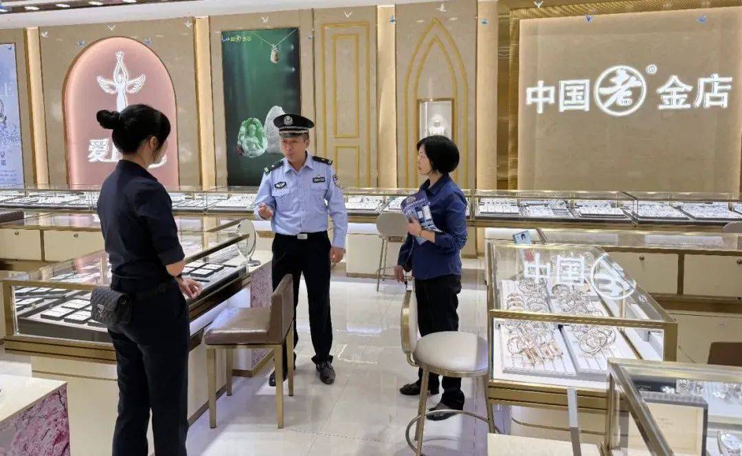柳州女子到柳南万达买3万元黄金<strong></p>
<p>苹果公司股票</strong>，不挑款不问价，店员吓到报警！