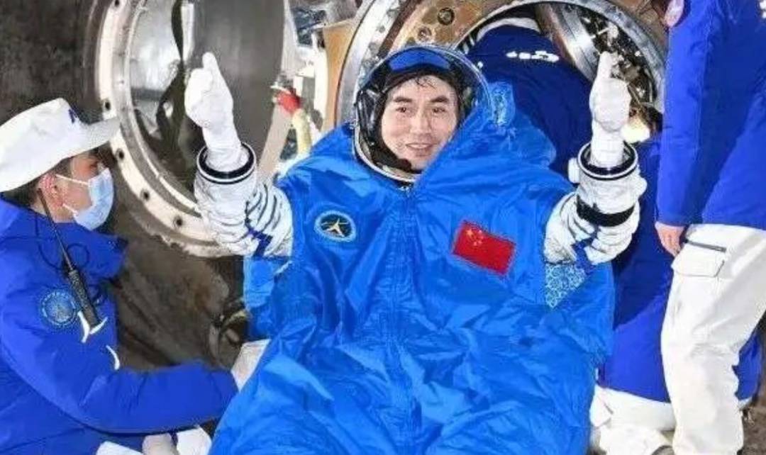 成功着陆！返回地球后第一顿饭<strong></p>
<p>股票名词</strong>，3名航天员都点了这道餐食