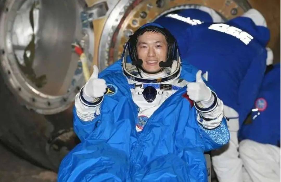 成功着陆！返回地球后第一顿饭<strong></p>
<p>股票名词</strong>，3名航天员都点了这道餐食