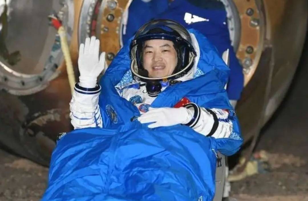 成功着陆！返回地球后第一顿饭<strong></p>
<p>股票名词</strong>，3名航天员都点了这道餐食