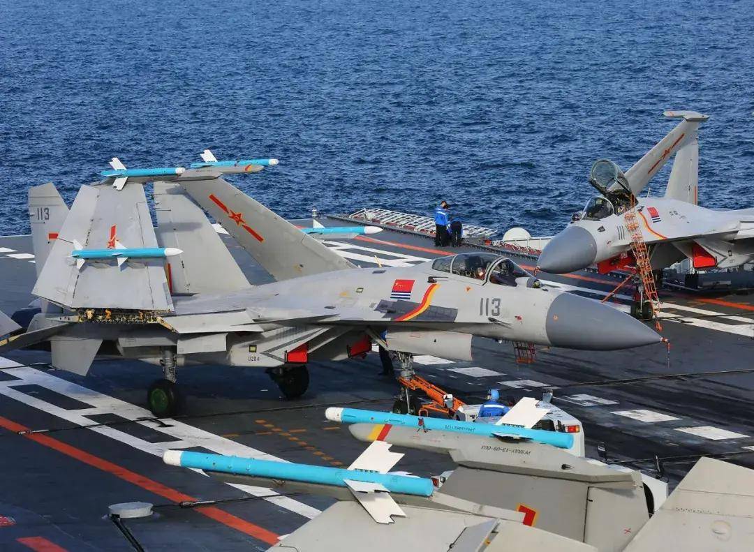 中国首个双航母战斗群横空出世<strong></p>
<p>股票名词</strong>！歼-15B/D居然悄悄装备这么多了？