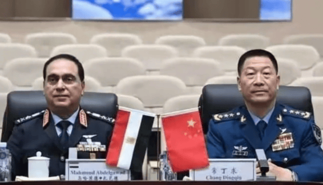 来抢歼35的“饭碗”？苏57隐身战机降落太原<strong></p>
<p>股票名词</strong>，3款隐身机航展同框