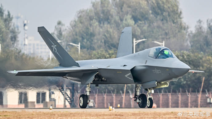 官宣！空军歼-35A图片发布<strong></p>
<p>如何买股票新手入门</strong>，将亮相中国航展