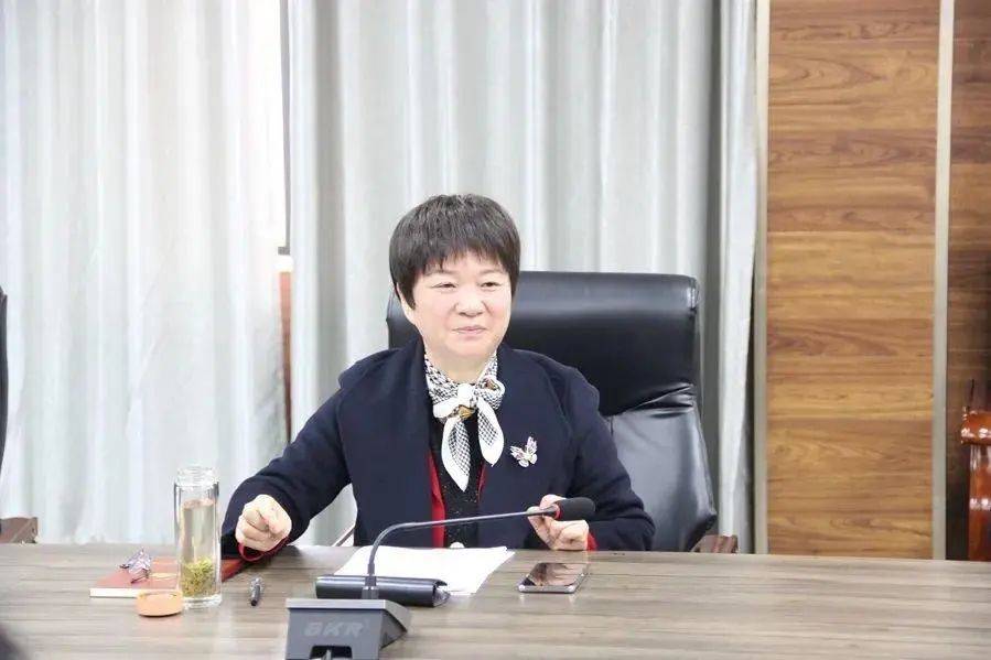 河南一原副厅级女干部被开除党籍<strong></p>
<p>低价股票</strong>！卸任不到两个月就被查