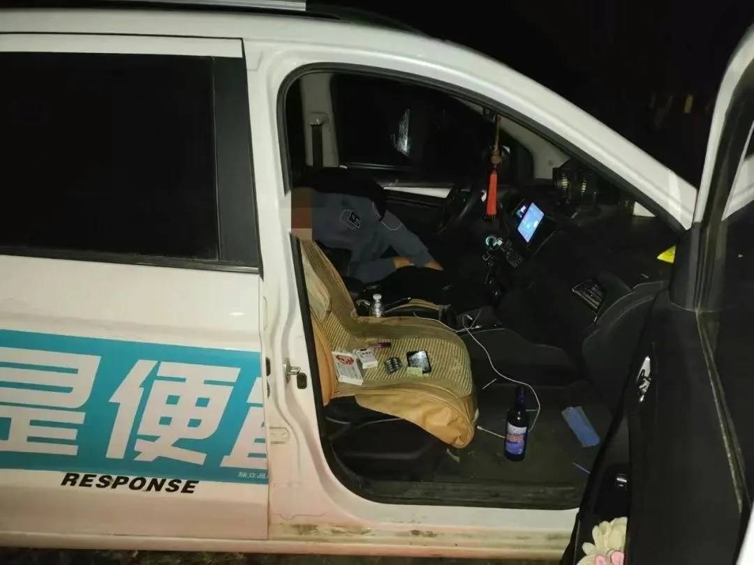 男子一时想不开<strong></p>
<p>IBOX</strong>，服下头孢配白酒！40分钟后……