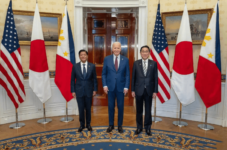 南海进入混合战<strong></p>
<p>鲸探</strong>，菲引发众怒，马来西亚打反击战