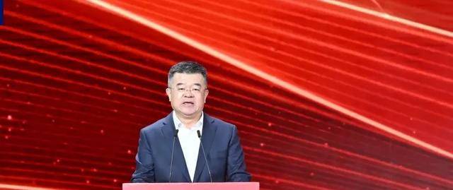 主动投案<strong></p>
<p>BFT</strong>！新疆维吾尔自治区党委社工部副部长宿召兵被查