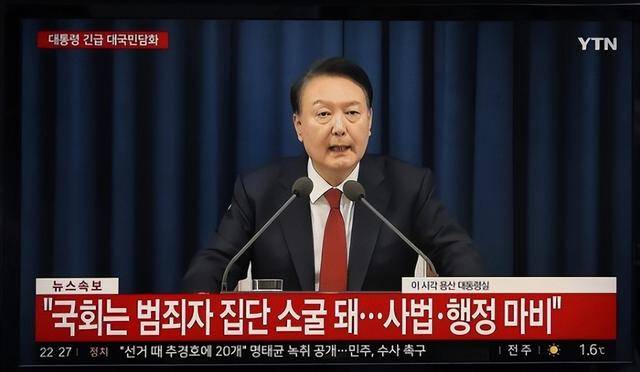 执政党捏着鼻子要“保尹”<strong></p>
<p>BTT</strong>，尹锡悦的总统宝座，将由8个人决定