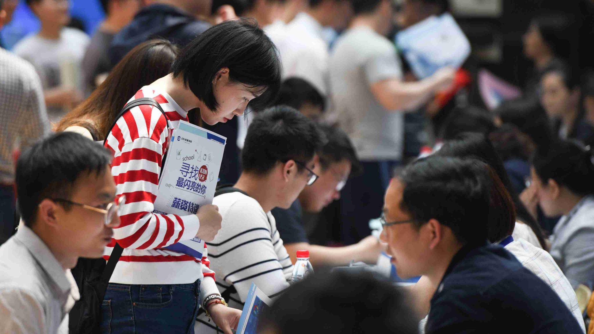土木专业寒冬<strong></p>
<p>牛藏</strong>，毕业生求职实录：投千份简历仅获墓园公司面试，转行、考公屡败屡战