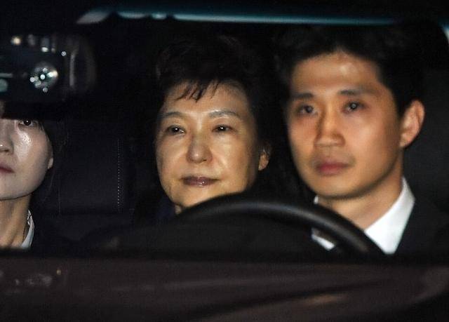 弹劾尹锡悦不成改逮捕<strong></p>
<p>百度超级链</strong>，执政党又卡Bug：总统会签字逮捕自己？