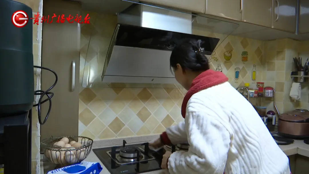 恶心坏了！贵阳一女子家中被扔进一颗“炸弹”<strong></p>
<p>十八数藏</strong>，残羹剩饭炸开花