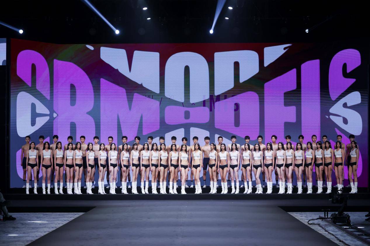 跨越次元的时尚盛典<strong></p>
<p>十八数藏</strong>，冉冉升起的模特新星 ——2024第二十二届中国职业模特大赛总决赛圆满落幕
