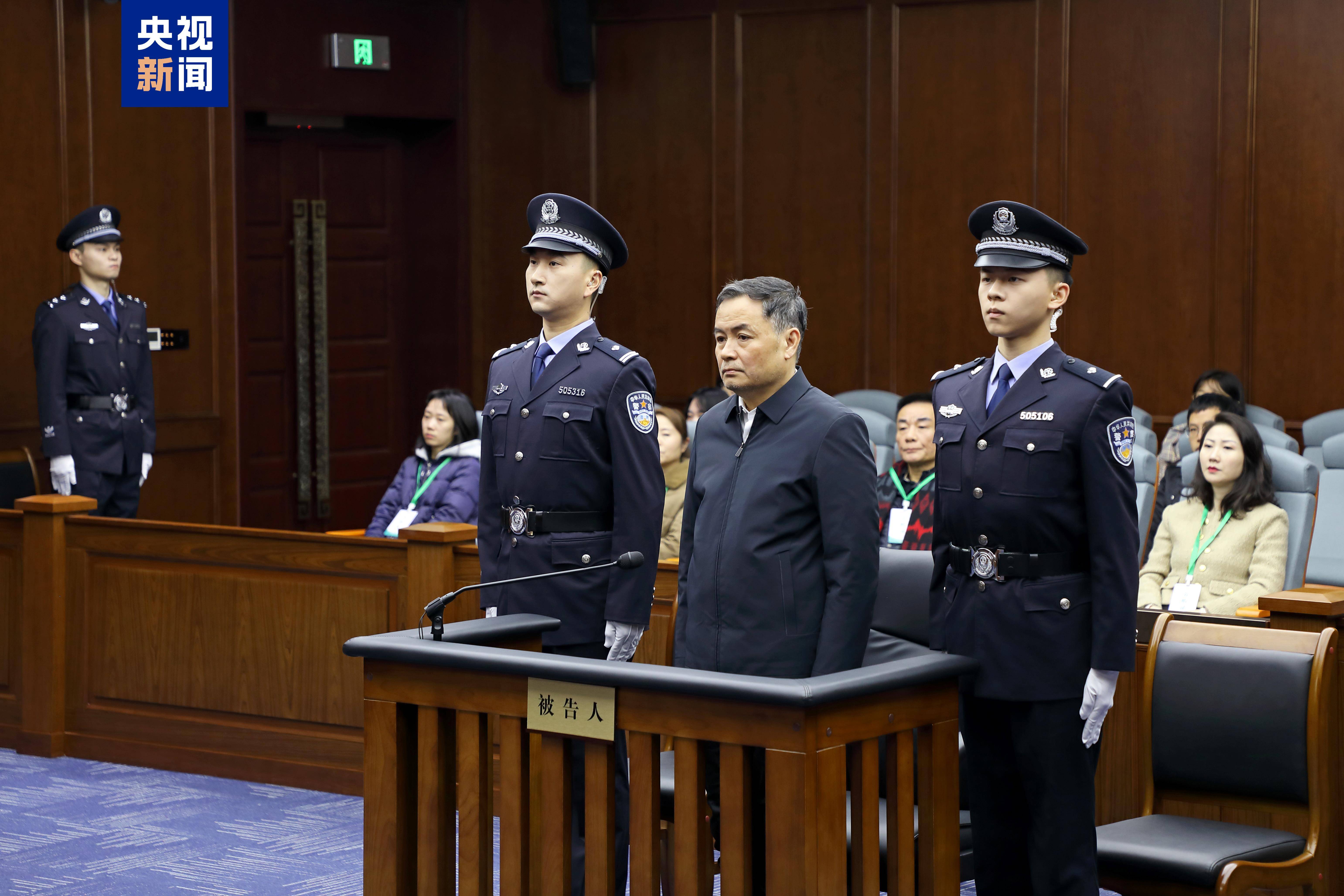 副处级贪到副部级<strong></p>
<p>物联网</strong>，从财政部“空降”半年就落马，他获刑14年