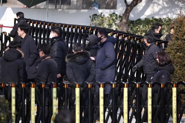 韩国政坛一夜大乱！150人冲进总统府<strong></p>
<p>VDX交易所</strong>，尹锡悦组织一万支持者拒捕