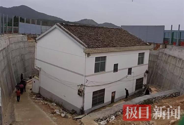 “没料到政府宁可多花钱让公路改道”<strong></p>
<p>opensea</strong>，江西“最强钉子户”独守孤房