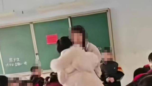 山西一老师把学生牙打掉<strong></p>
<p>币安app下载</strong>，家人冲进教室讨说法？官方回应