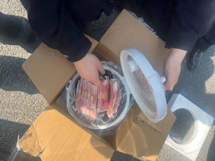 打开电饭煲一看：8万元现金<strong></p>
<p>BNB币安币交易平台</strong>！女子被当街拦下