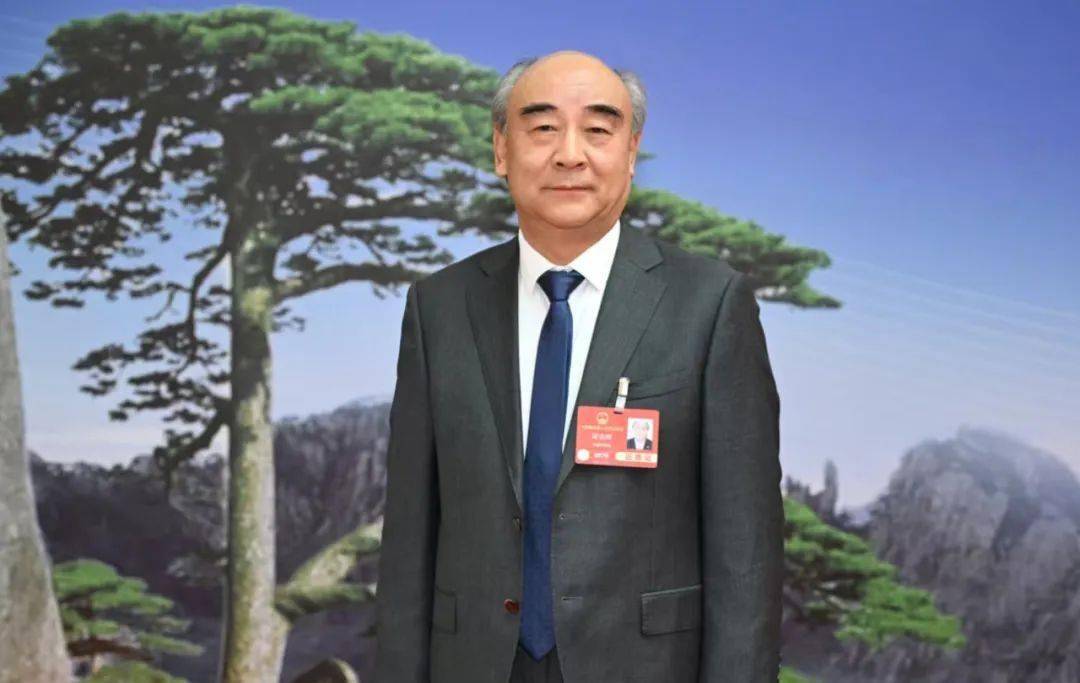 全国人大代表<strong></p>
<p>美联储黄金</strong>，古井集团党委书记、董事长梁金辉：让法治成为营商环境最鲜明的底色