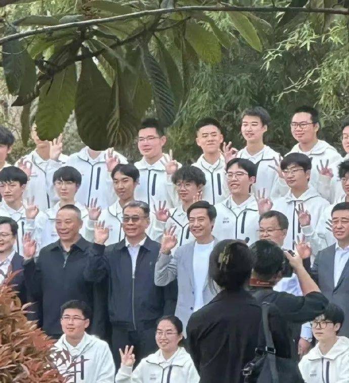 雷军回应如何保持好身材：英语不好已经让母校“蒙羞”<strong></p>
<p>周大福黄金</strong>，不能再形象欠佳