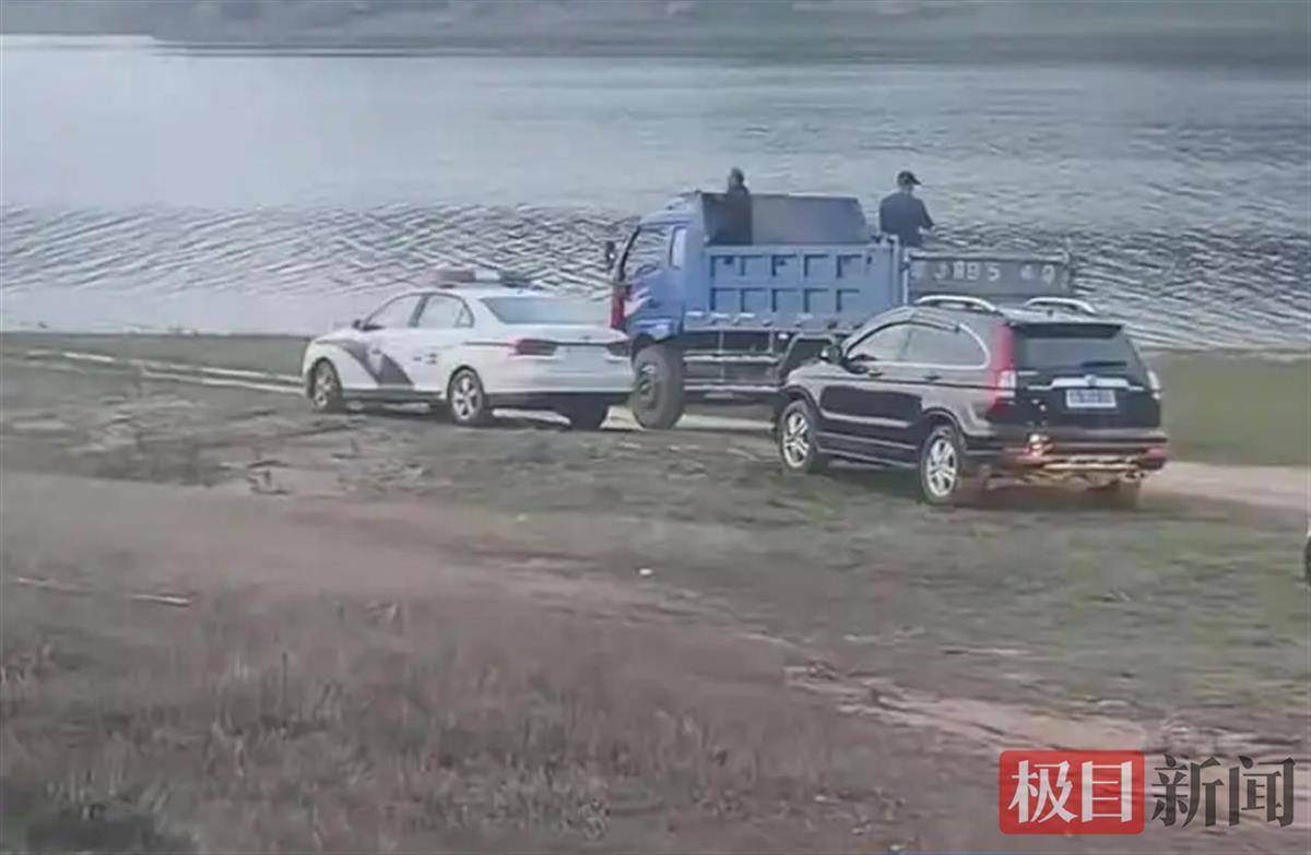 常德一钓友下水追鱼竿时溺亡<strong></p>
<p>周大福股票</strong>，村干：他会游泳，可能因为水冷抽筋
