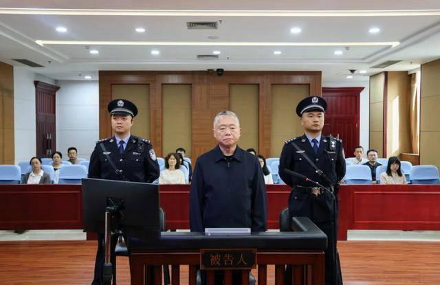 曾任“湄公河惨案”专案组组长的刘跃进受审：被控受贿1.21亿余元<strong></p>
<p>珠宝</strong>，受贿时间跨度近30年
