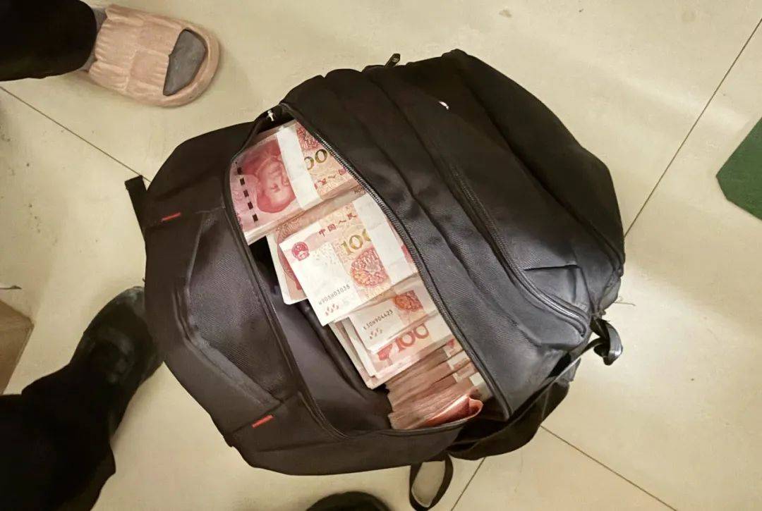 事发桂林<strong></p>
<p>乌克兰</strong>！背包里装的1000000元现金被警方紧急拦截