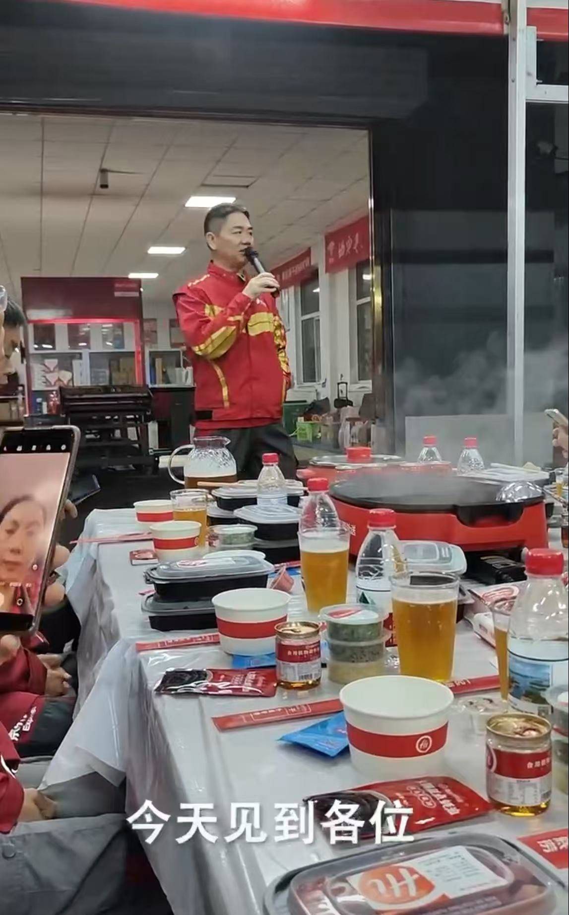 刘强东冲到一线：白天送外卖<strong></p>
<p>缅甸</strong>，晚上请骑手吃海底捞