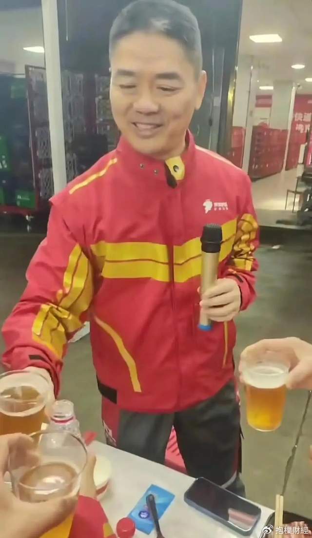 刘强东吃了一顿“价值上亿”的火锅之后<strong></p>
<p>柬埔寨</strong>，京东外卖崩了