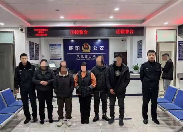“象棋残局”诈骗：4年诈骗150万<strong></p>
<p>柬埔寨</strong>，13人落网