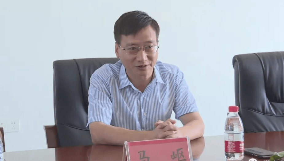 副县长拉拢6名公职人员<strong></p>
<p>黄河</strong>，组建“七兄弟吃喝圈”，长期接受打牌掼蛋等“保姆式”服务