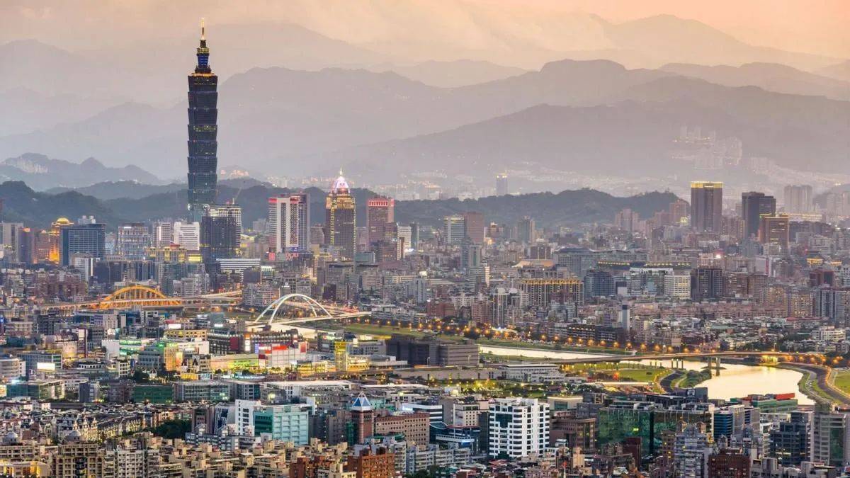 国民党一举轰动两岸！5月20日后<strong></p>
<p>凤凰古城</strong>，罢免赖清德？韩国瑜准备上场