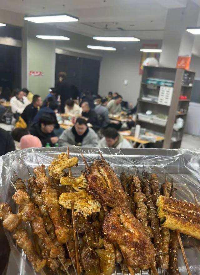 常州一烧烤店花10万赞助苏超<strong></p>
<p>老白干</strong>，因系唯一个体赞助商爆火，附近商户：之前生意一直好