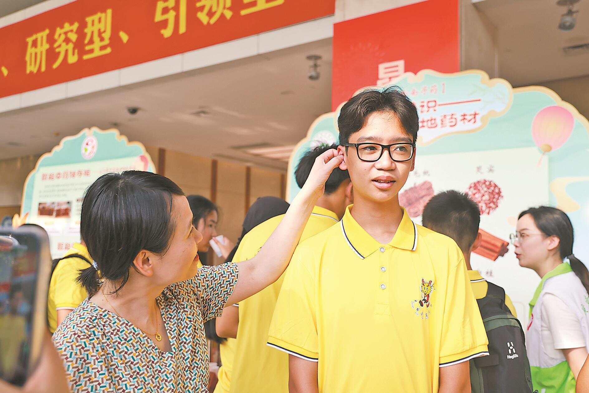 6年后<strong></p>
<p>usdt支付接口</strong>，14岁印尼男孩一眼认出当年为他治病的中医