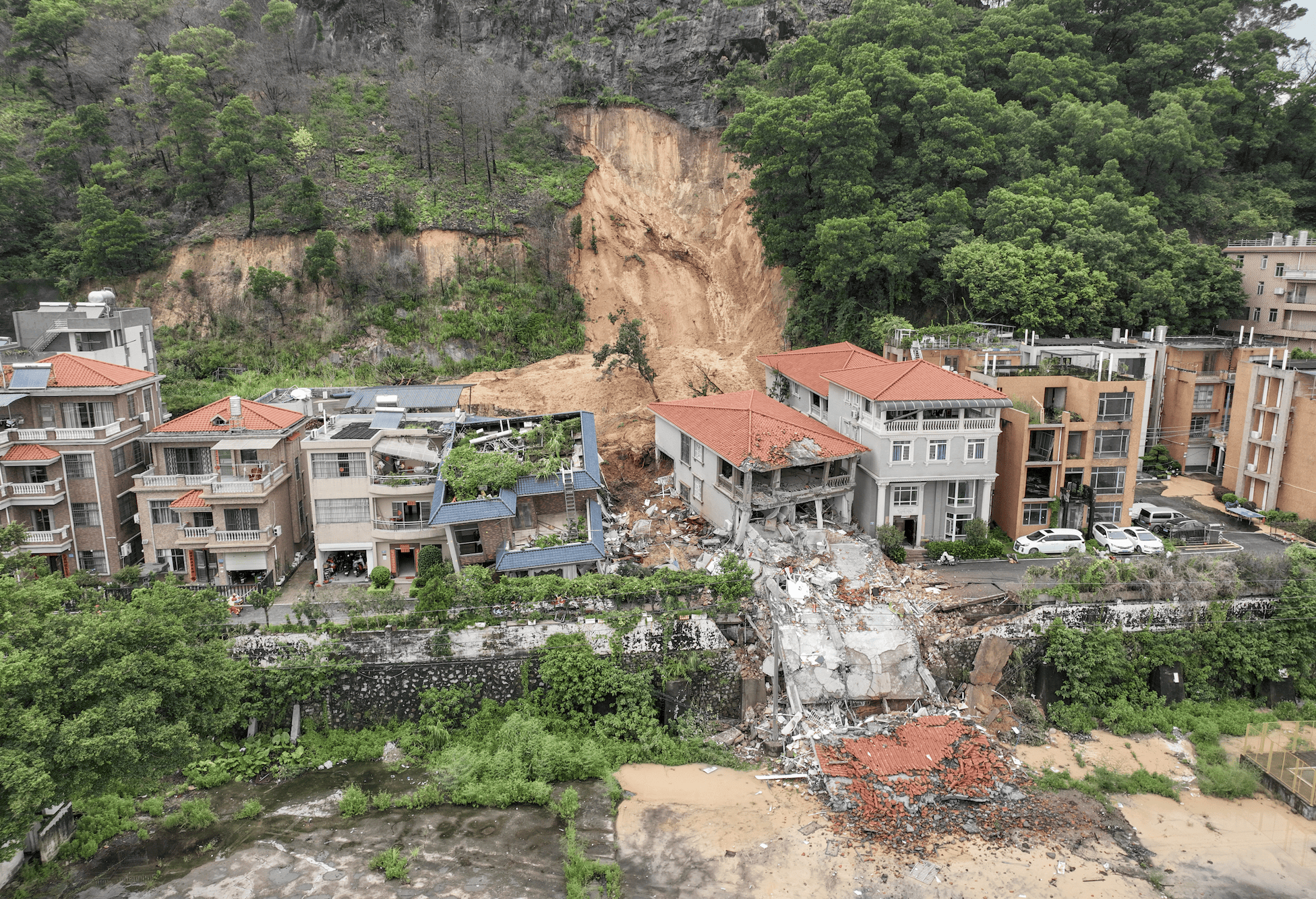 15分钟撤离<strong></p>
<p>币圈行情</strong>，来不及收行李！广州大源村居民回忆疏散过程