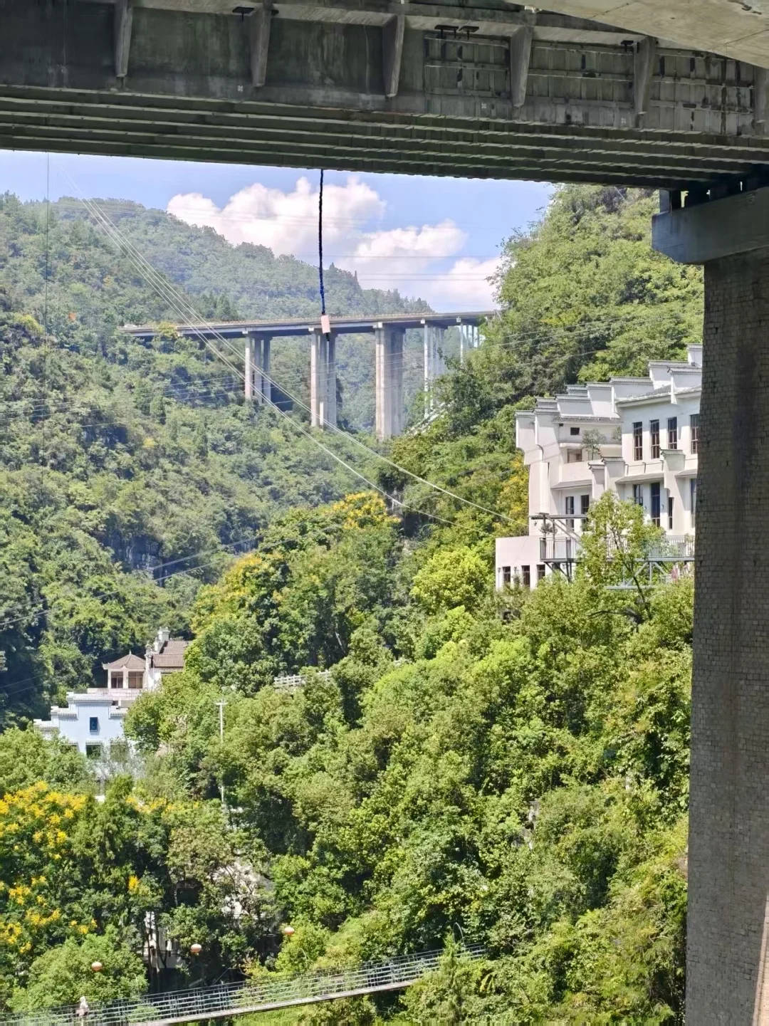 湖北宜昌一景区蹦极绳疑断开游客坠入水中<strong></p>
<p>波卡币</strong>，目击者称看到水里有血迹，当地：无生命危险