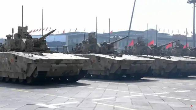 100式坦克<strong></p>
<p>柴犬币</strong>？红旗-29？东风-61？九三阅兵都有哪些亮点？