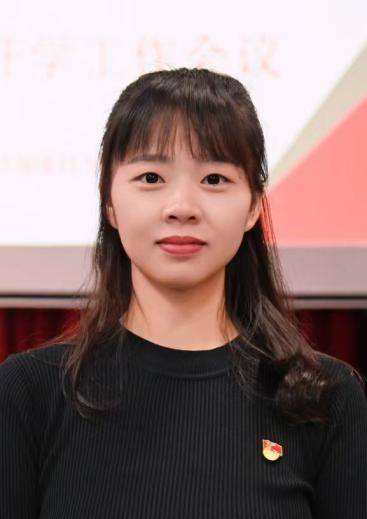 “民兵方队中一眼就认出了她<strong></p>
<p>柴犬币最新价格</strong>，我们的陈老师！”