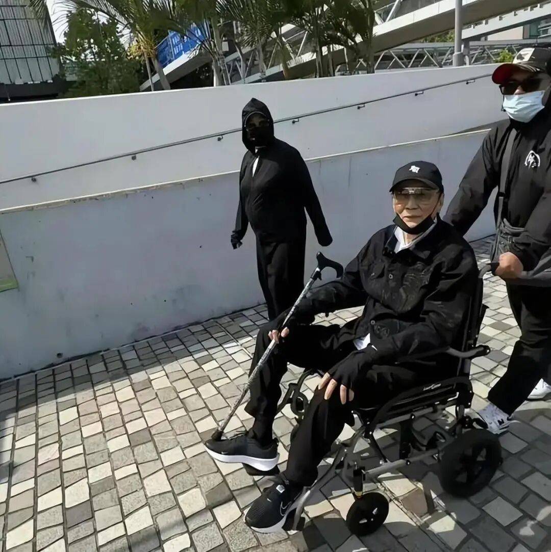考古|89岁谢贤现身依旧时髦！与小49岁女友分手后开搞事业<strong></p>
<p>柴犬币最新价格</strong>，疑已交代后事的他太潇洒