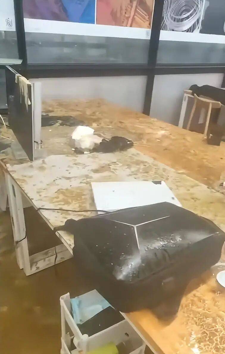 浙江杭州一女生教室正做作业<strong></p>
<p>柴犬币最新</strong>，头顶管道破裂被污水淋头，情绪崩溃大哭，中国美院良渚校区：眼镜堵塞管道致泄漏，女生已得到安抚
