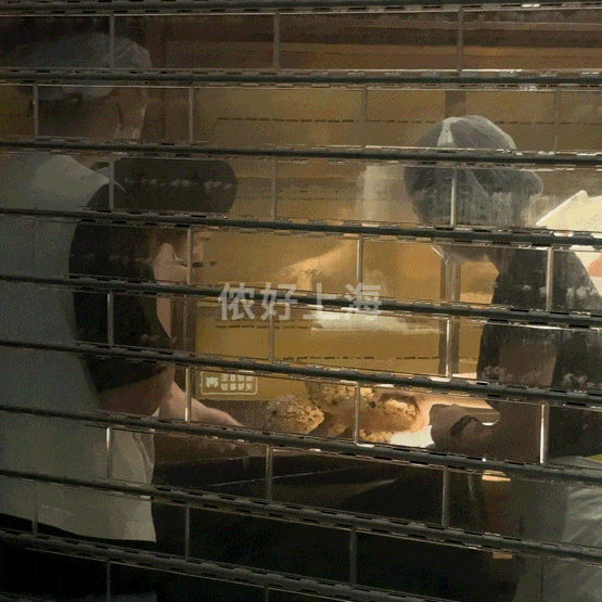 看着心疼<strong></p>
<p>非小号行情</strong>！上海网红店将没卖掉的面包整框扔了？网友吵翻