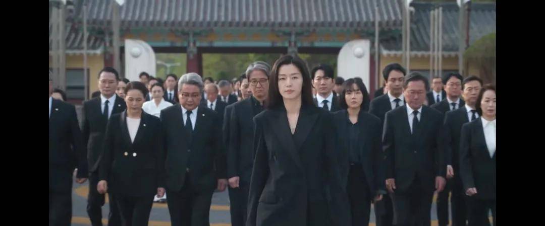 44岁要去“竞选总统”的全智贤<strong></p>
<p>非小号行情</strong>，穿衣风格都变了！