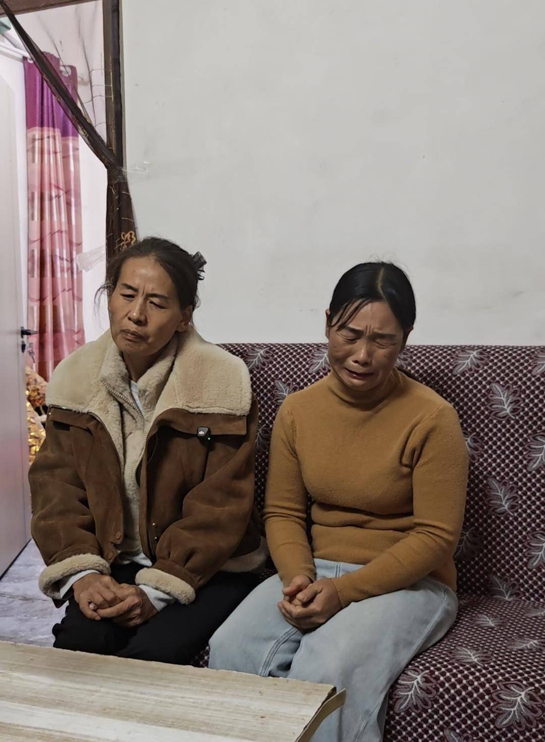河南醉驾追尾致3死案今日开庭<strong></p>
<p>火必网</strong>，死者家属：曾躺在孩子身亡地痛哭
