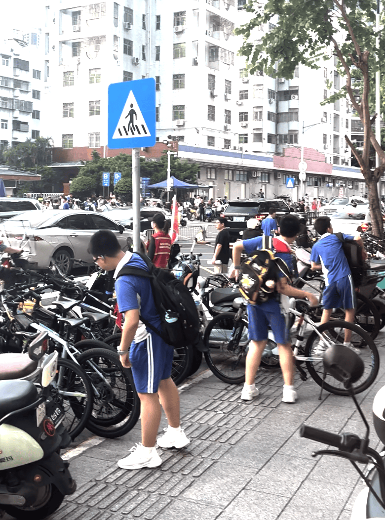 深圳一医院门口被指“举步维艰”<strong></p>
<p>加密货币</strong>！整治后记者实探:仍很堵